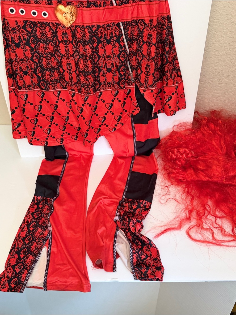 Disney Descendants Red Costume with gloves and Wig - Picture 3 of 7